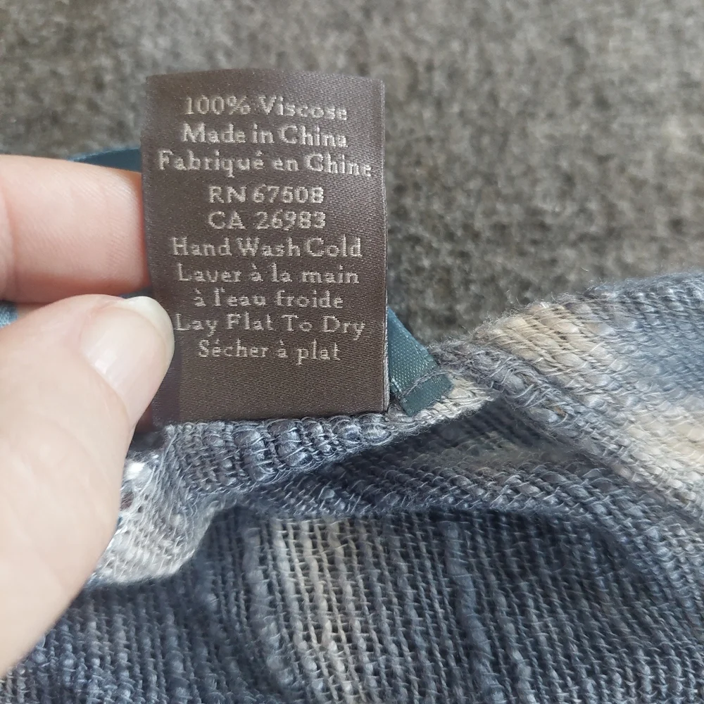 Vince‎ Camuto shawl/cover-up